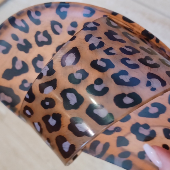 Beach by Matisse Leopard Print Slides - Picture 4 of 7